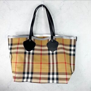 [Burberry] NEW Giant Reversible Plaid Checkered Signature Tote Bag